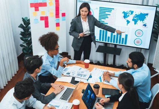 راهنمای عملی برای برگزاری جلسات تصمیم‌گیری داده‌محور در سازمان‌ها